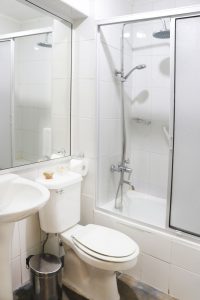 habit-matrimonial-king-baño